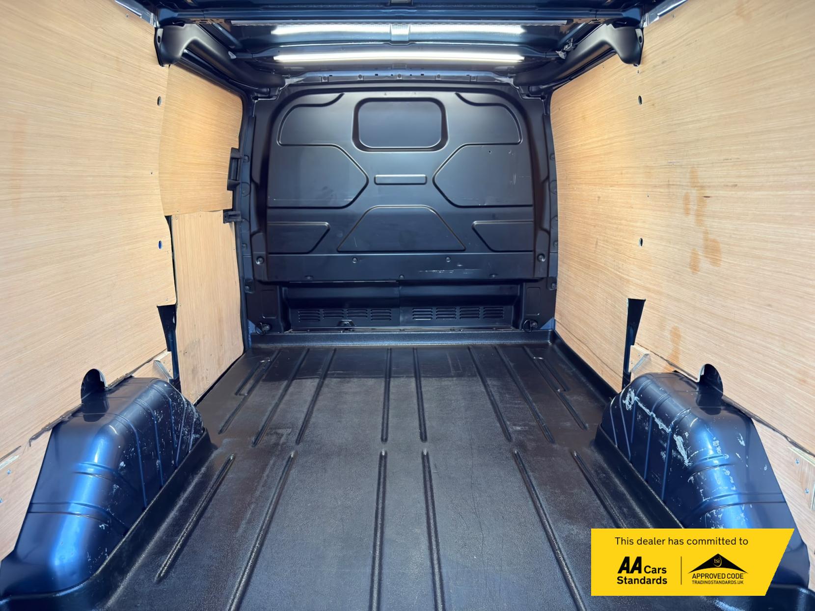 2022 Ford Transit Custom 2.0 300 EcoBlue Trail Panel Van 5dr Diesel Manual L1 H1 Euro 6 (s/s) (170 ps) - Thumbnail 22