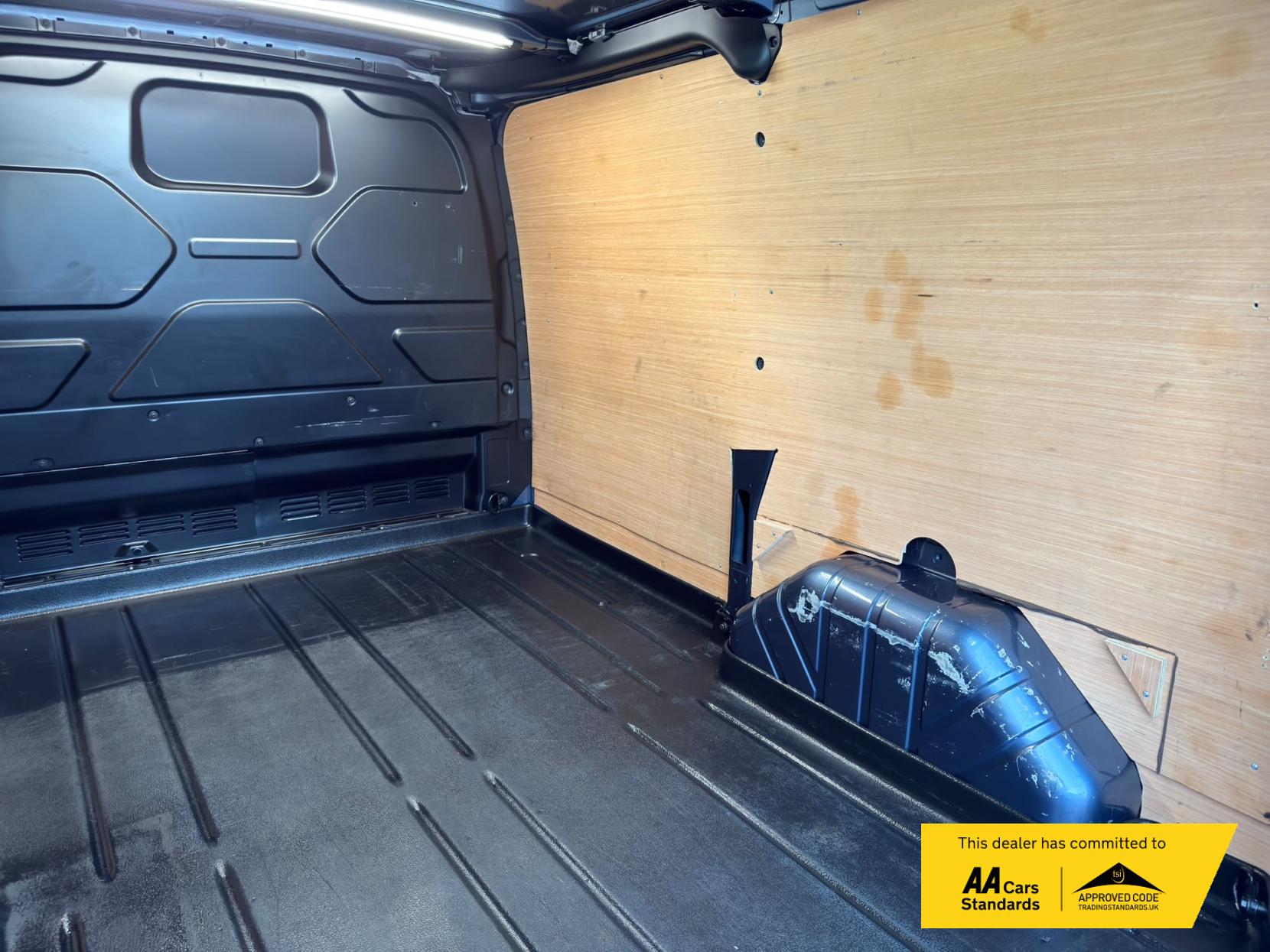 2022 Ford Transit Custom 2.0 300 EcoBlue Trail Panel Van 5dr Diesel Manual L1 H1 Euro 6 (s/s) (170 ps) - Thumbnail 23