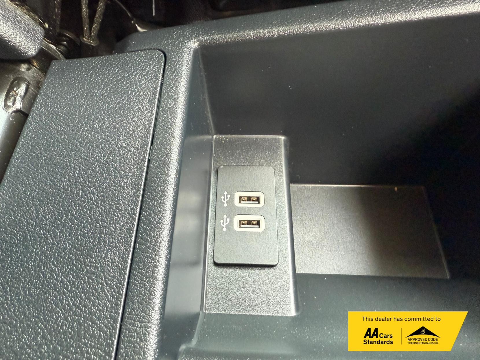 Ford Transit Connect 1.5 240 EcoBlue Limited Panel Van 5dr Diesel Auto L2 Euro 6 (s/s) (120 ps)
