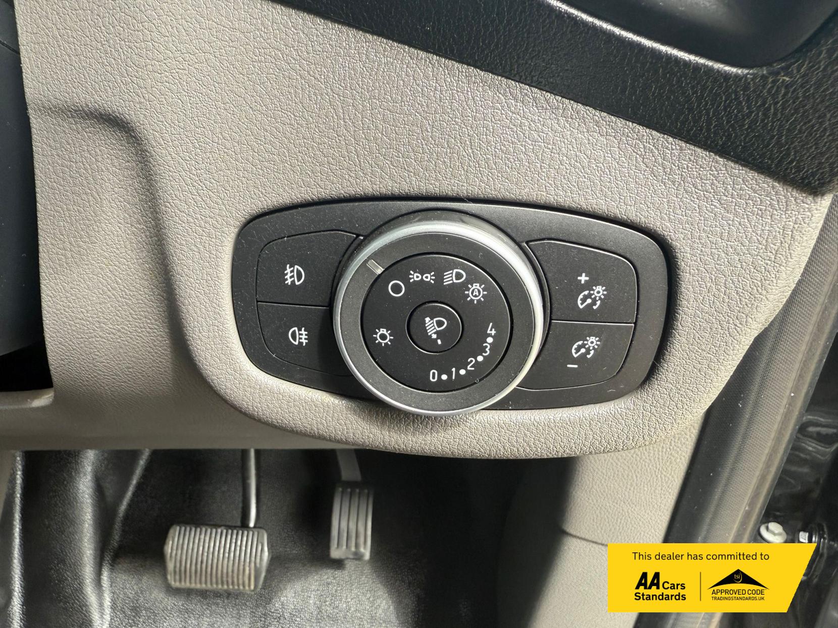 Ford Transit Connect 1.5 240 EcoBlue Limited Panel Van 5dr Diesel Auto L2 Euro 6 (s/s) (120 ps)