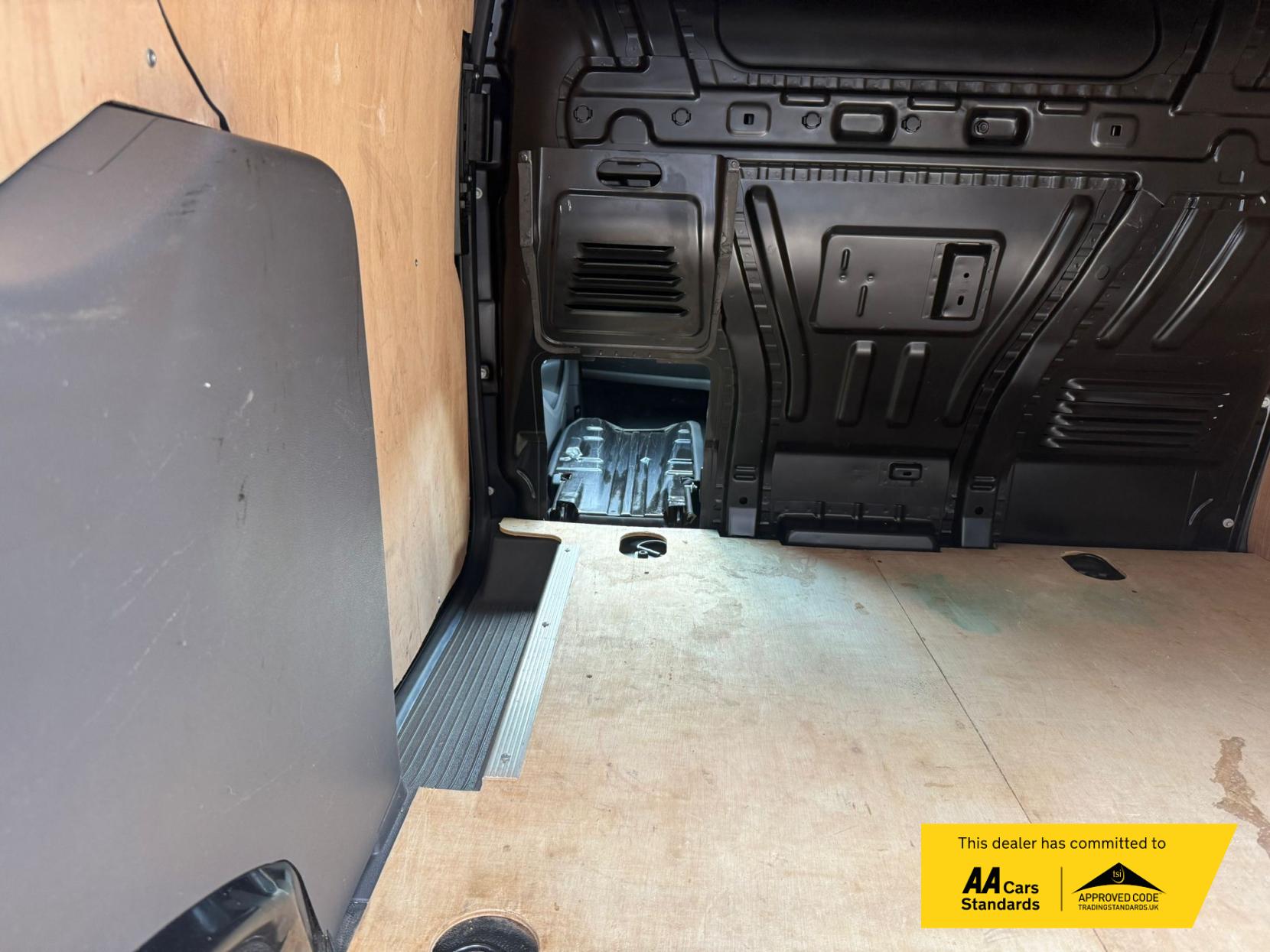 Ford Transit Connect 1.5 240 EcoBlue Limited Panel Van 5dr Diesel Auto L2 Euro 6 (s/s) (120 ps)