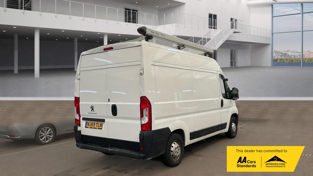 Peugeot Boxer 2.2 BlueHDi 335 Professional Panel Van 5dr Diesel Manual L2 H2 Euro 6 (s/s) (140 ps)