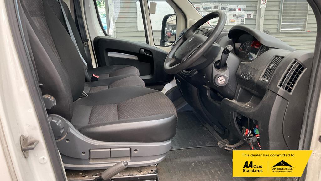 Peugeot Boxer 2.2 BlueHDi 335 Professional Panel Van 5dr Diesel Manual L2 H2 Euro 6 (s/s) (140 ps)