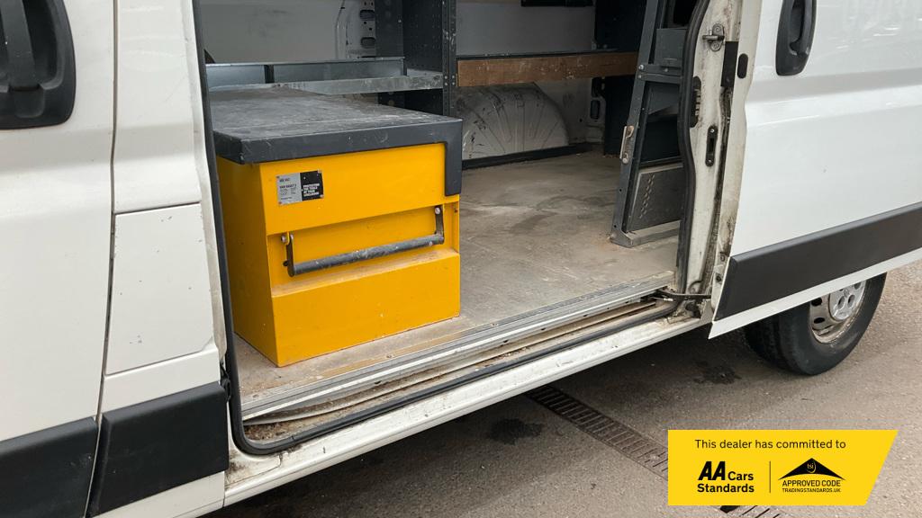 Peugeot Boxer 2.2 BlueHDi 335 Professional Panel Van 5dr Diesel Manual L2 H2 Euro 6 (s/s) (140 ps)