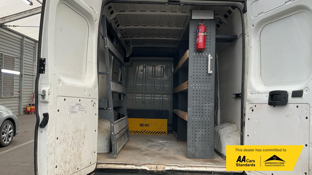 Peugeot Boxer 2.2 BlueHDi 335 Professional Panel Van 5dr Diesel Manual L2 H2 Euro 6 (s/s) (140 ps)