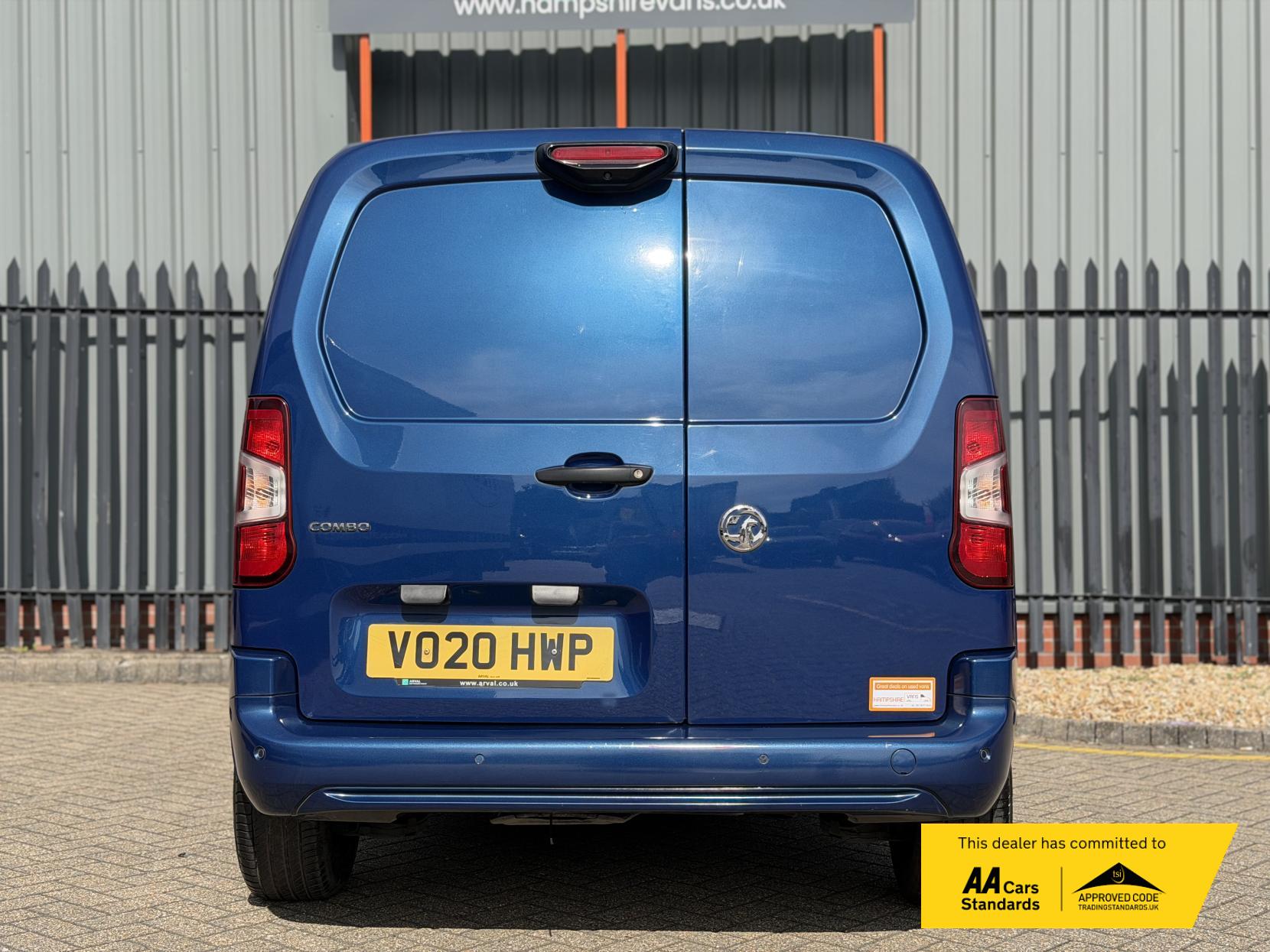 2020 Vauxhall Combo 1.5 Turbo D 2000 Sportive Panel Van 4dr Diesel Manual L1 H1 Euro 6 (s/s) (100 ps) - Thumbnail 19