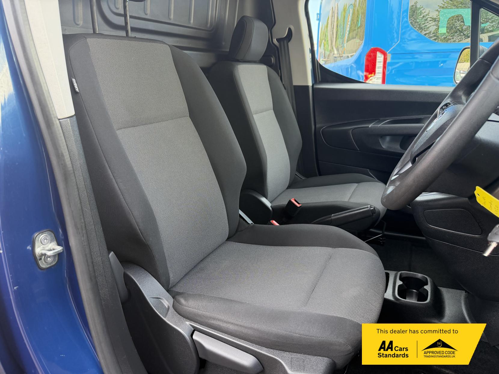 2020 Vauxhall Combo 1.5 Turbo D 2000 Sportive Panel Van 4dr Diesel Manual L1 H1 Euro 6 (s/s) (100 ps) - Thumbnail 41