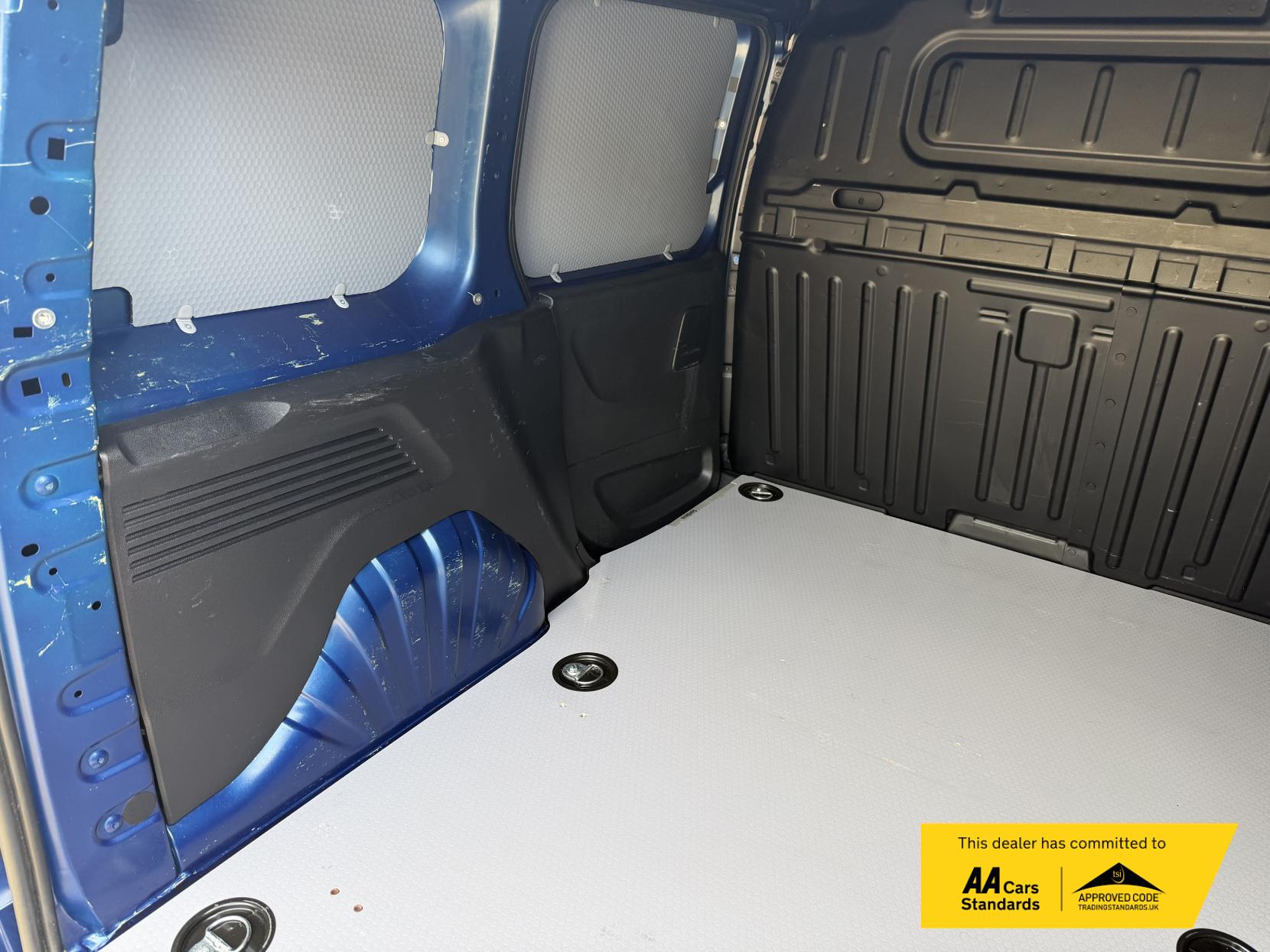 2020 Vauxhall Combo 1.5 Turbo D 2000 Sportive Panel Van 4dr Diesel Manual L1 H1 Euro 6 (s/s) (100 ps) - Thumbnail 27