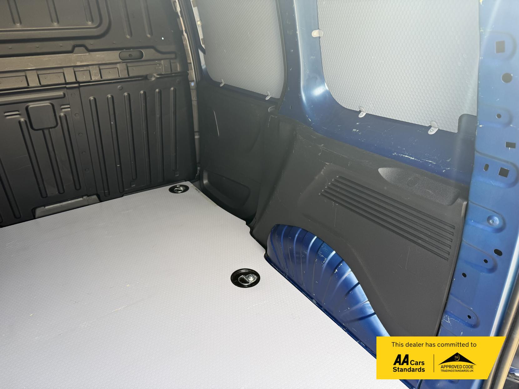 2020 Vauxhall Combo 1.5 Turbo D 2000 Sportive Panel Van 4dr Diesel Manual L1 H1 Euro 6 (s/s) (100 ps) - Thumbnail 31