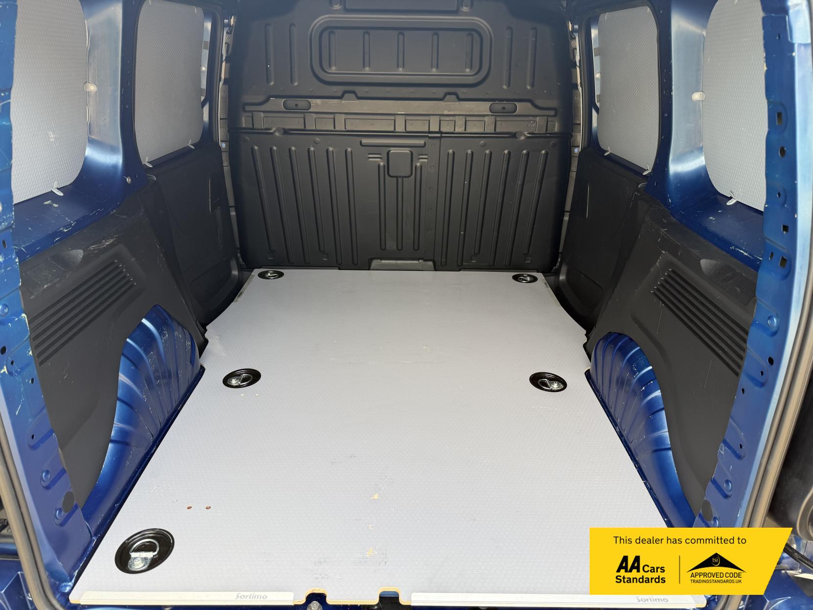 2020 Vauxhall Combo 1.5 Turbo D 2000 Sportive Panel Van 4dr Diesel Manual L1 H1 Euro 6 (s/s) (100 ps) - Thumbnail 29