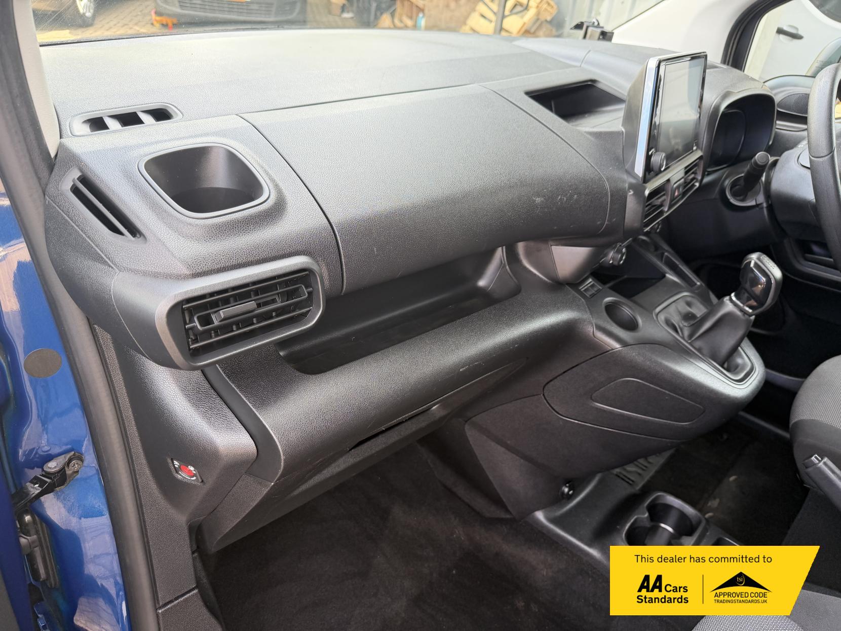 2020 Vauxhall Combo 1.5 Turbo D 2000 Sportive Panel Van 4dr Diesel Manual L1 H1 Euro 6 (s/s) (100 ps) - Thumbnail 47