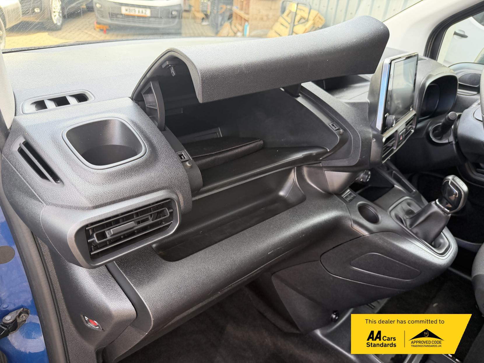 2020 Vauxhall Combo 1.5 Turbo D 2000 Sportive Panel Van 4dr Diesel Manual L1 H1 Euro 6 (s/s) (100 ps) - Thumbnail 48
