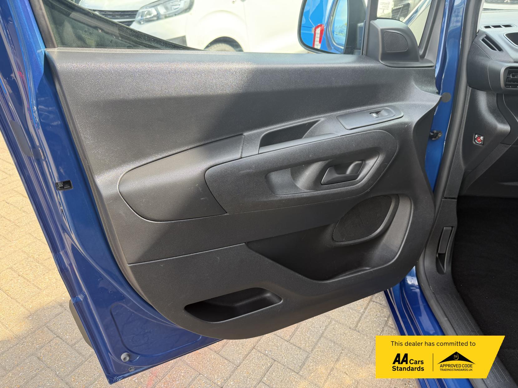 2020 Vauxhall Combo 1.5 Turbo D 2000 Sportive Panel Van 4dr Diesel Manual L1 H1 Euro 6 (s/s) (100 ps) - Thumbnail 45