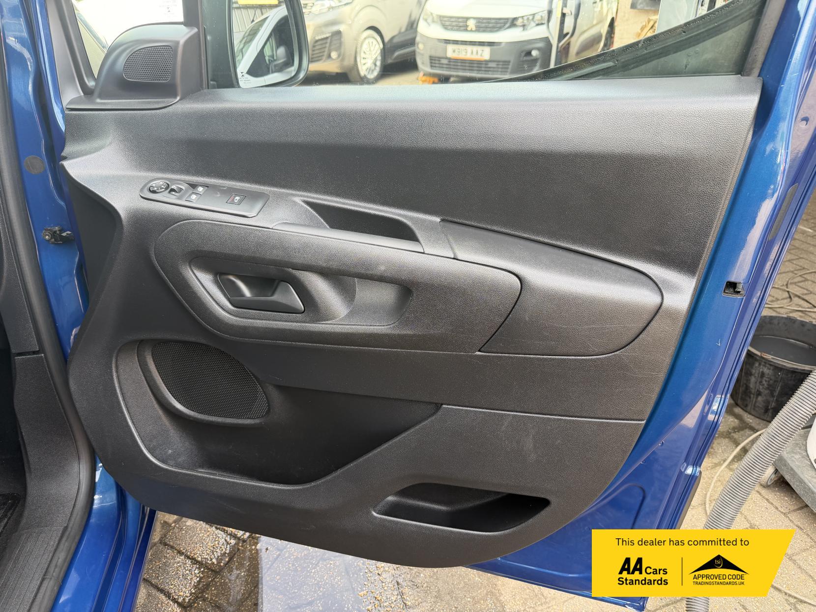 2020 Vauxhall Combo 1.5 Turbo D 2000 Sportive Panel Van 4dr Diesel Manual L1 H1 Euro 6 (s/s) (100 ps) - Thumbnail 72