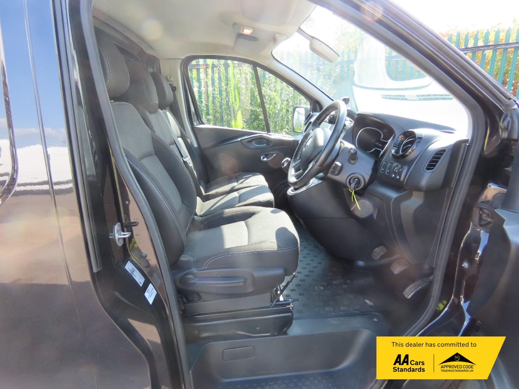 Renault Trafic 2.0 dCi ENERGY 28 Sport Panel Van 5dr Diesel Manual SWB Standard Roof Euro 6 (s/s) (120 ps)