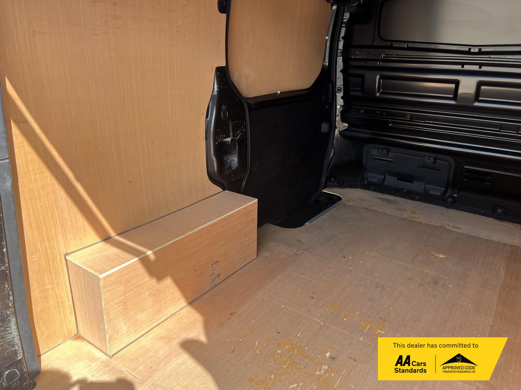 Renault Trafic 2.0 dCi ENERGY 28 Sport Panel Van 5dr Diesel Manual SWB Standard Roof Euro 6 (s/s) (120 ps)
