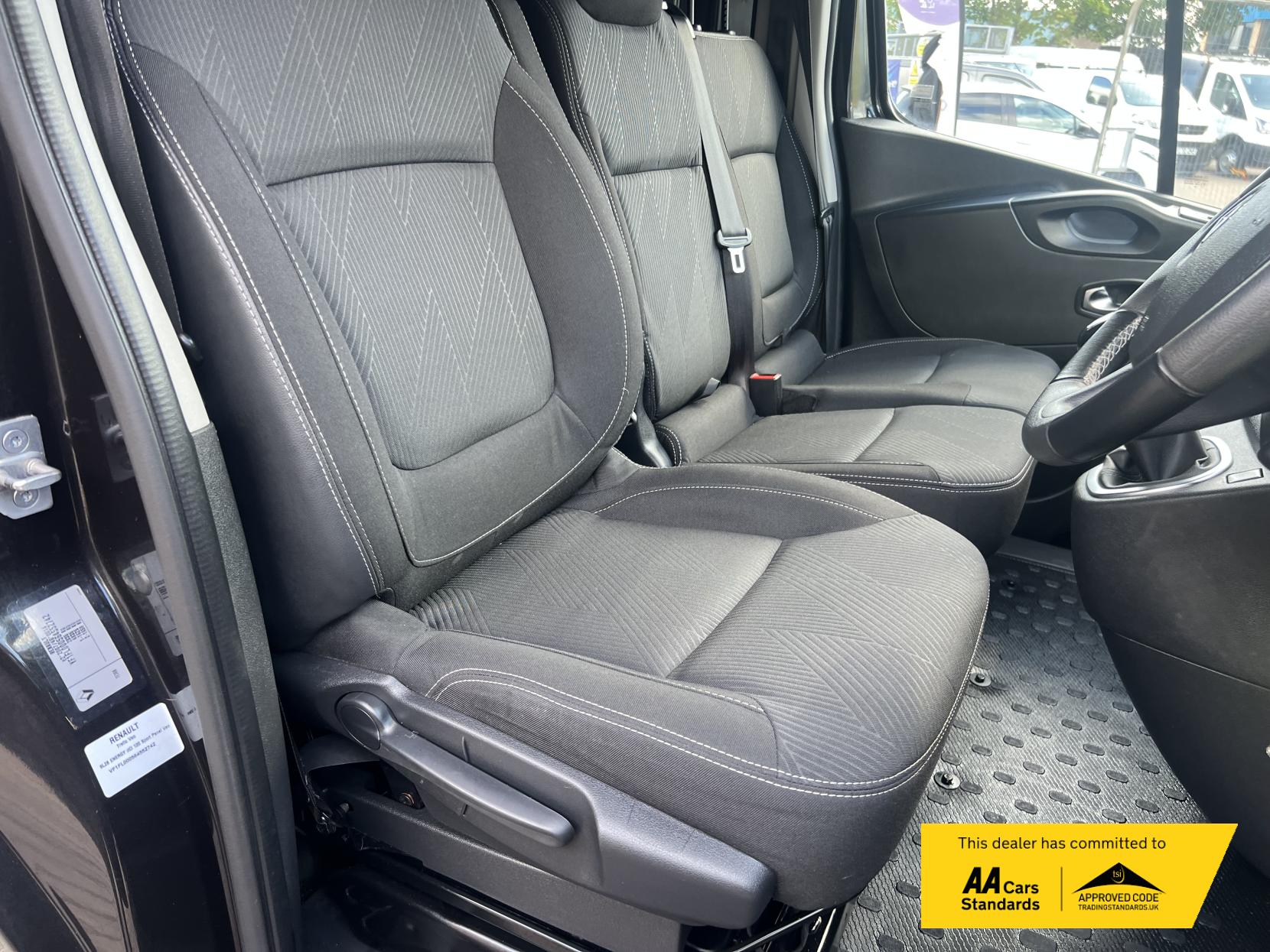 Renault Trafic 2.0 dCi ENERGY 28 Sport Panel Van 5dr Diesel Manual SWB Standard Roof Euro 6 (s/s) (120 ps)