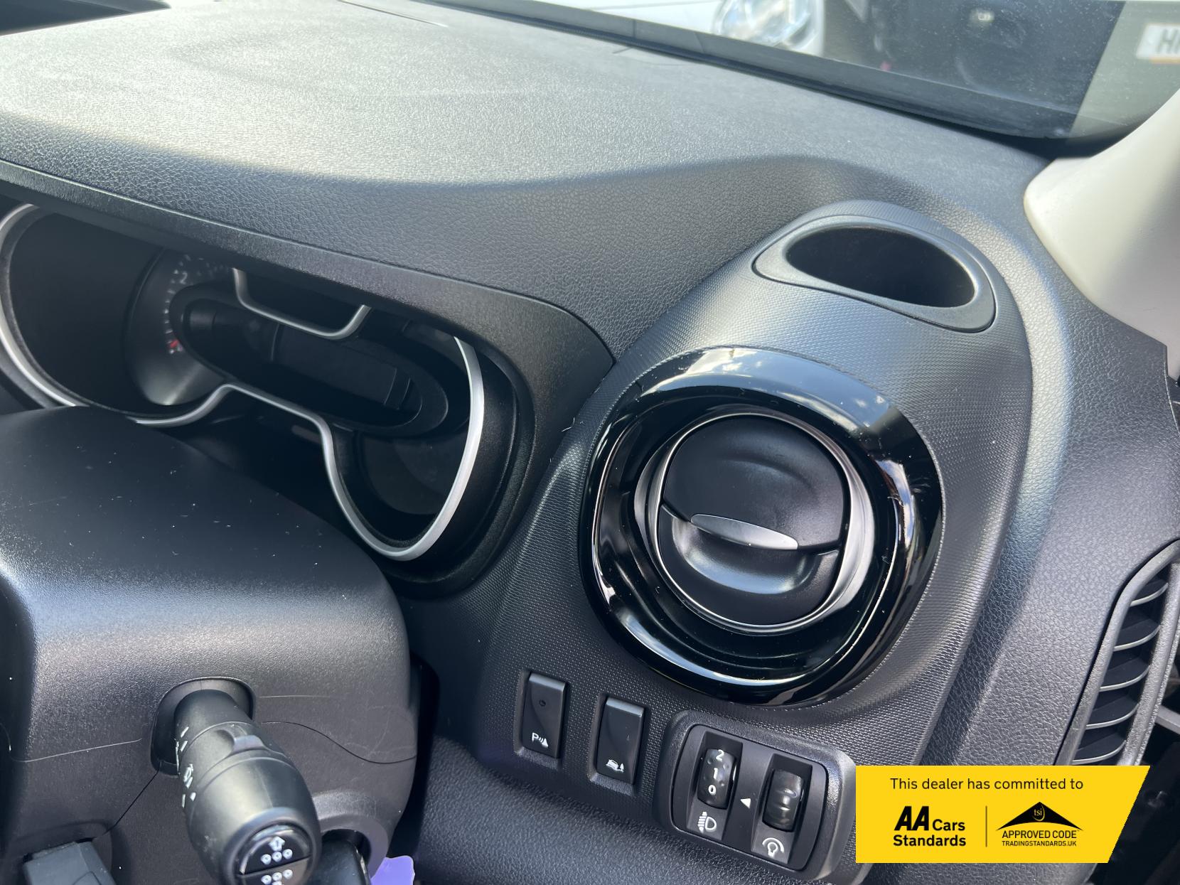 Renault Trafic 2.0 dCi ENERGY 28 Sport Panel Van 5dr Diesel Manual SWB Standard Roof Euro 6 (s/s) (120 ps)