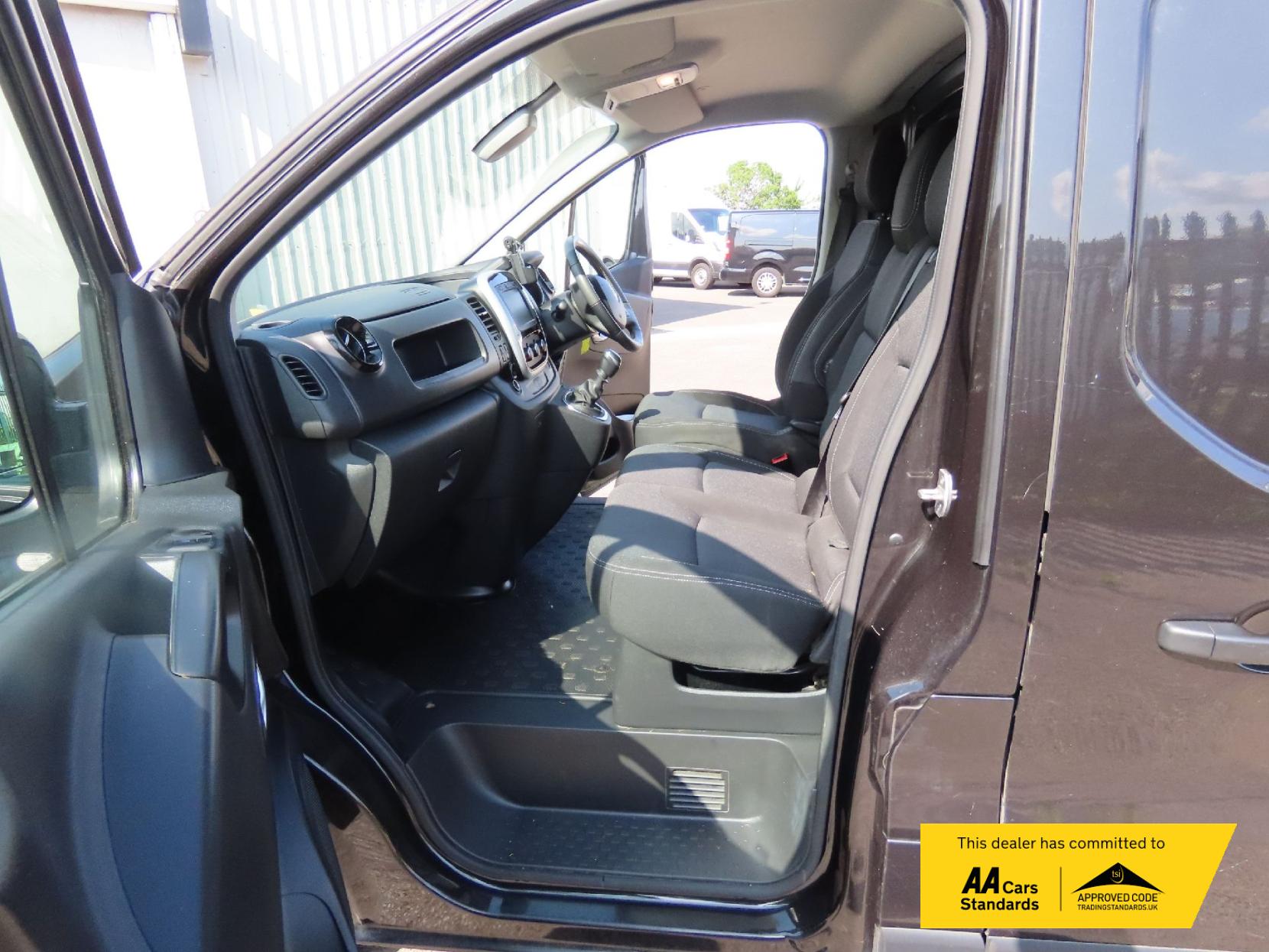 Renault Trafic 2.0 dCi ENERGY 28 Sport Panel Van 5dr Diesel Manual SWB Standard Roof Euro 6 (s/s) (120 ps)