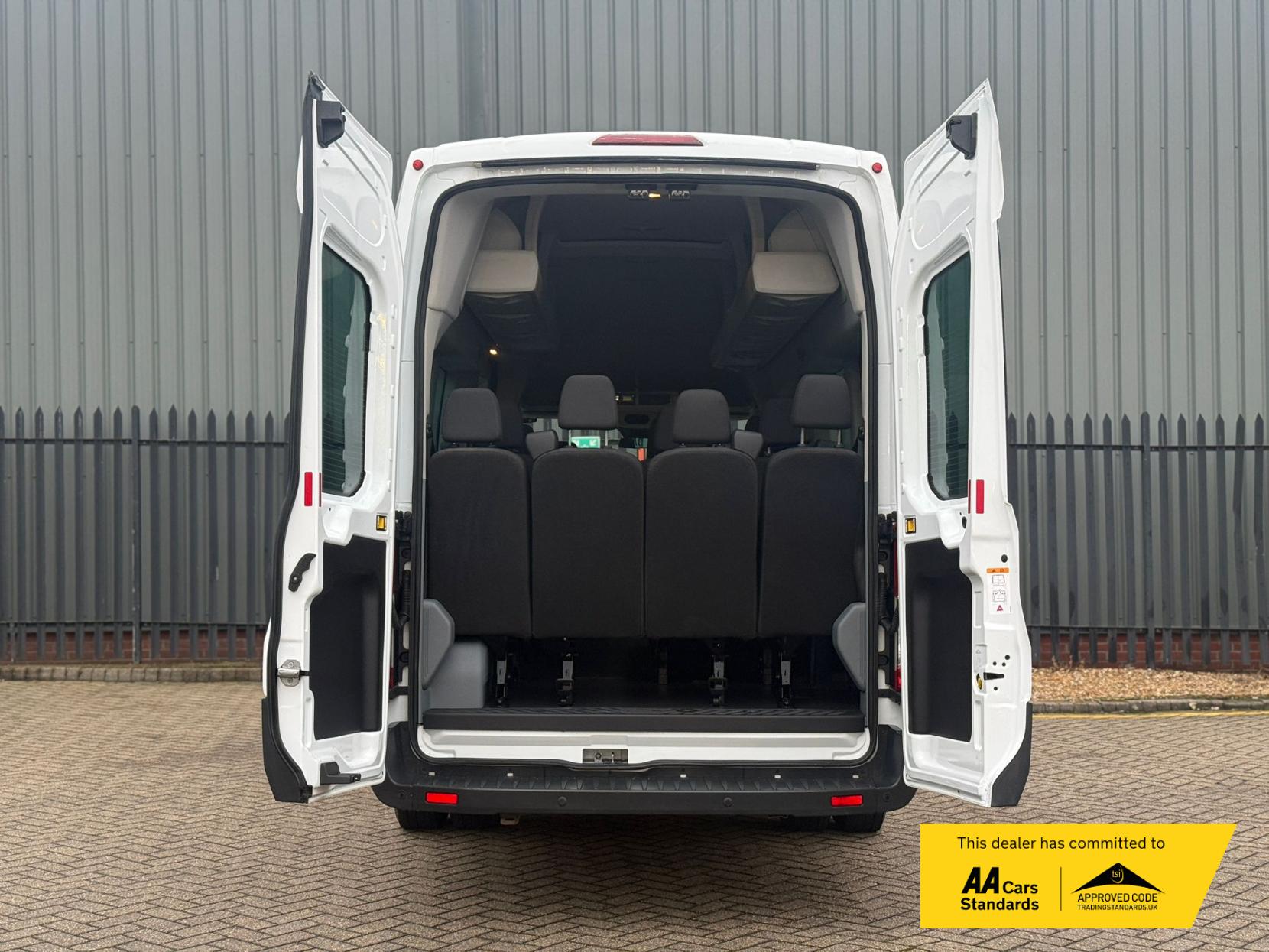 Ford Transit 2.2 TDCi 460 HDT Trend Minibus 5dr Diesel Manual L4 H3 (18 seats) (196 g/km, 123 bhp)