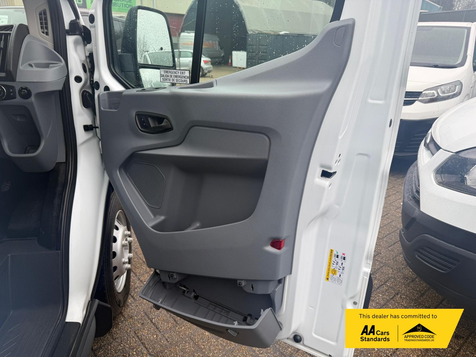 Ford Transit 2.2 TDCi 460 HDT Trend Minibus 5dr Diesel Manual L4 H3 (18 seats) (196 g/km, 123 bhp)