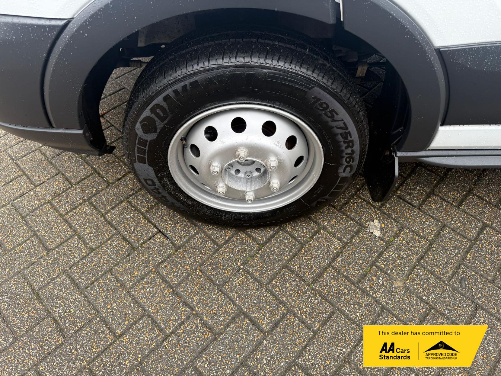 Ford Transit 2.2 TDCi 460 HDT Trend Minibus 5dr Diesel Manual L4 H3 (18 seats) (196 g/km, 123 bhp)