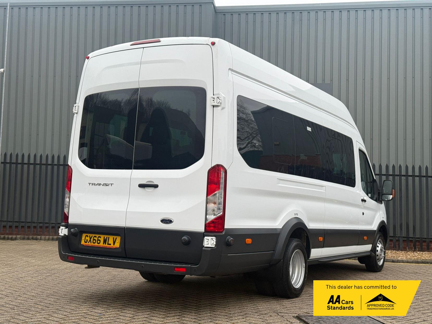 Ford Transit 2.2 TDCi 460 HDT Trend Minibus 5dr Diesel Manual L4 H3 (18 seats) (196 g/km, 123 bhp)