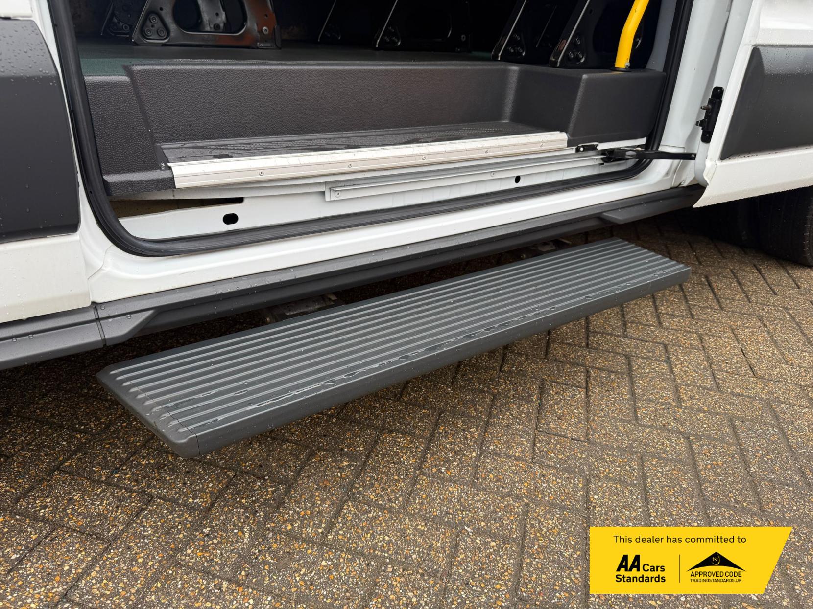 Ford Transit 2.2 TDCi 460 HDT Trend Minibus 5dr Diesel Manual L4 H3 (18 seats) (196 g/km, 123 bhp)