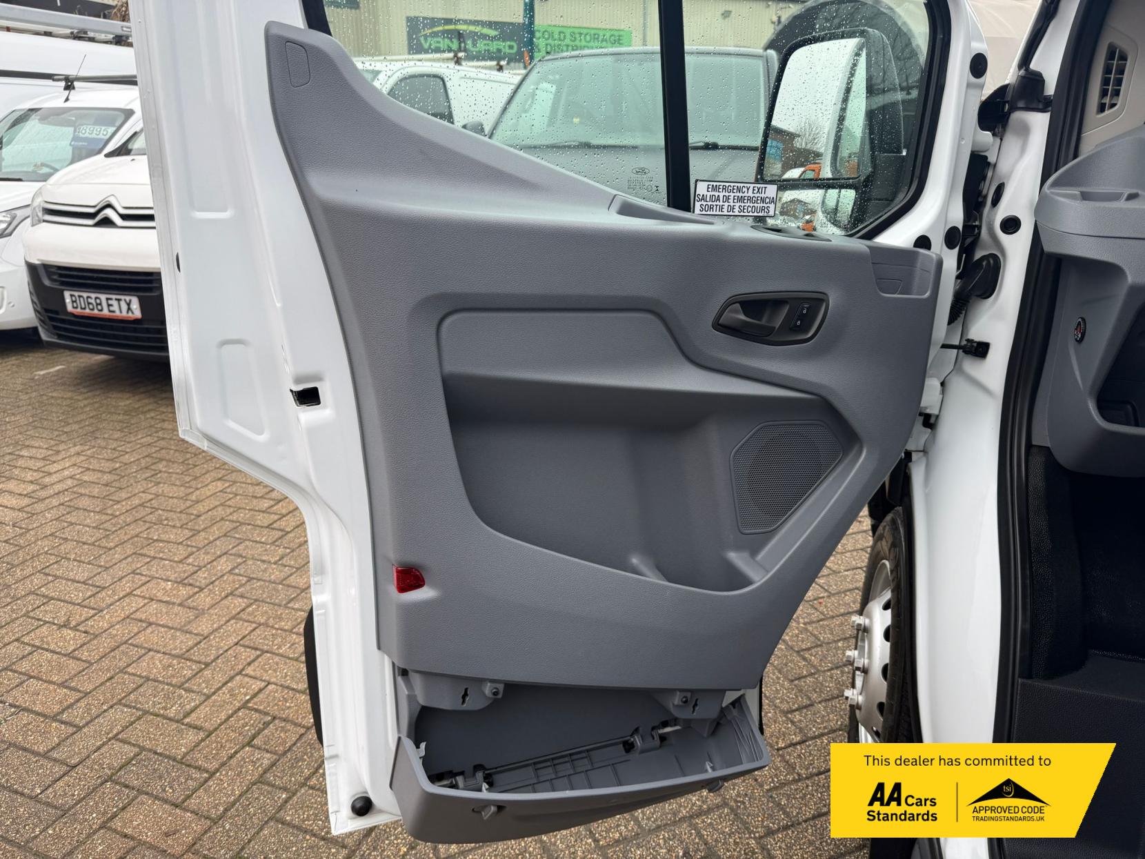 Ford Transit 2.2 TDCi 460 HDT Trend Minibus 5dr Diesel Manual L4 H3 (18 seats) (196 g/km, 123 bhp)