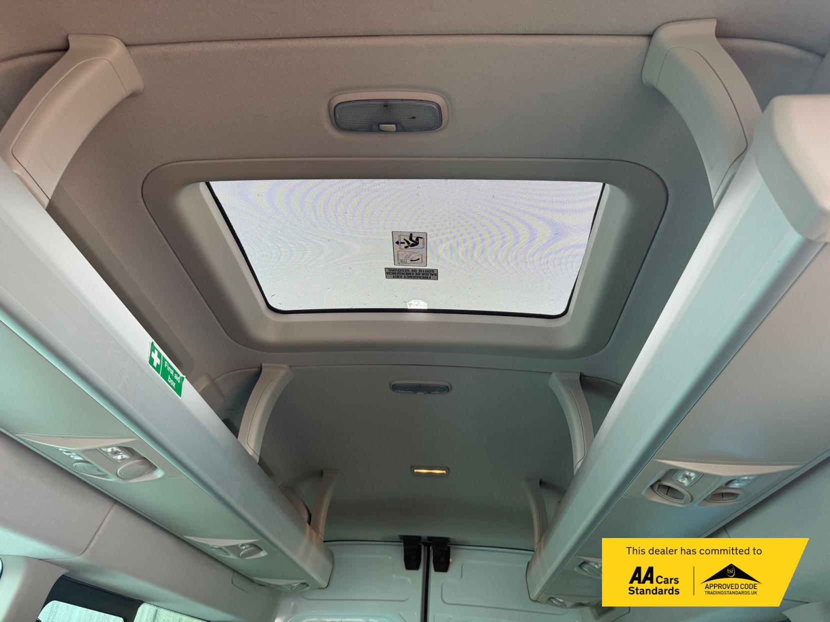 Ford Transit 2.2 TDCi 460 HDT Trend Minibus 5dr Diesel Manual L4 H3 (18 seats) (196 g/km, 123 bhp)