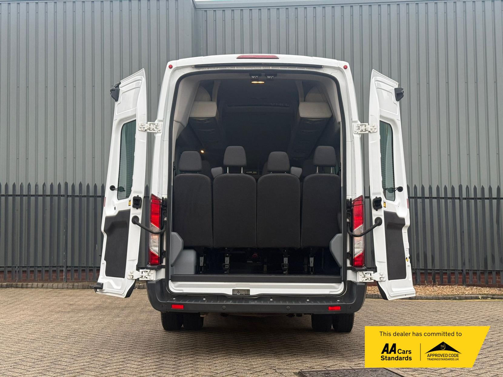 Ford Transit 2.2 TDCi 460 HDT Trend Minibus 5dr Diesel Manual L4 H3 (18 seats) (196 g/km, 123 bhp)