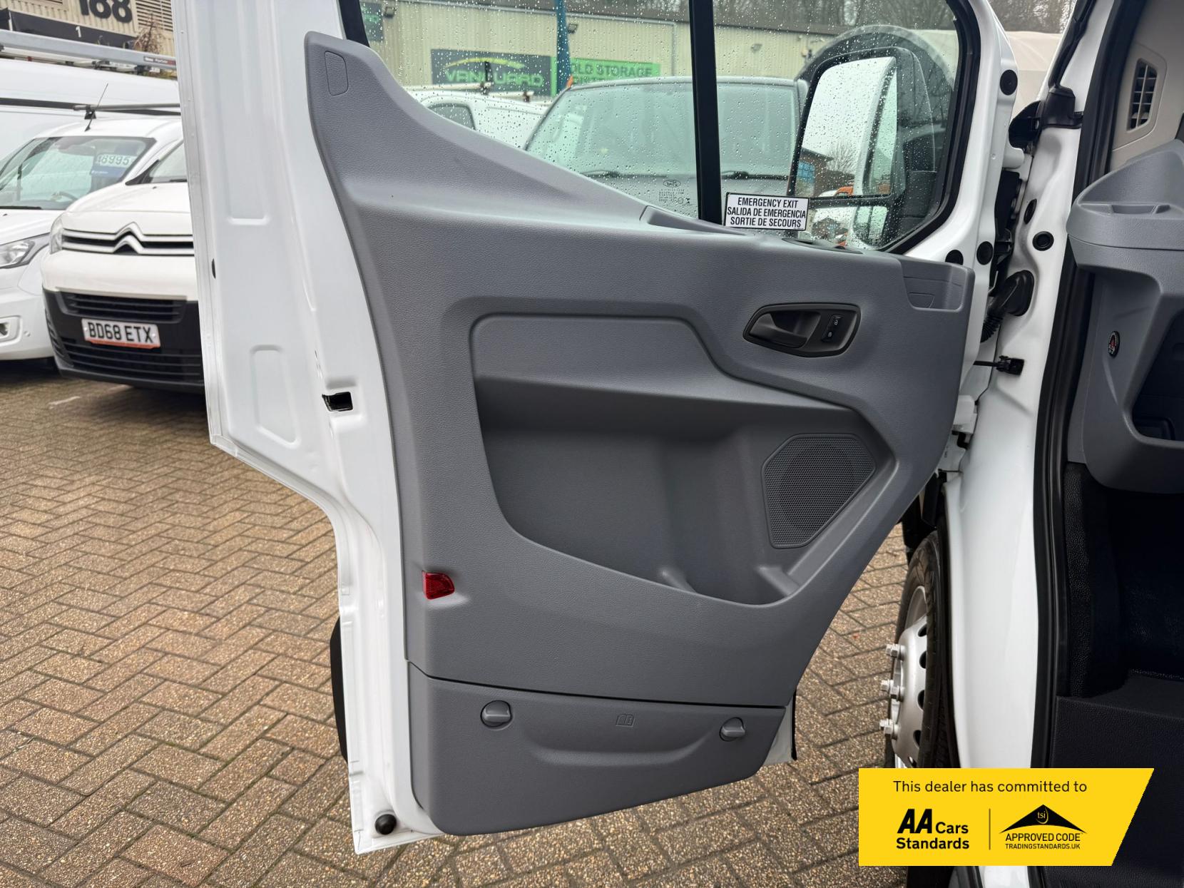 Ford Transit 2.2 TDCi 460 HDT Trend Minibus 5dr Diesel Manual L4 H3 (18 seats) (196 g/km, 123 bhp)