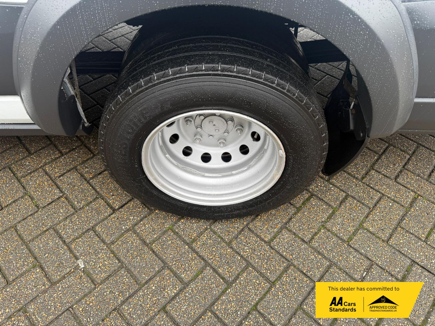 Ford Transit 2.2 TDCi 460 HDT Trend Minibus 5dr Diesel Manual L4 H3 (18 seats) (196 g/km, 123 bhp)