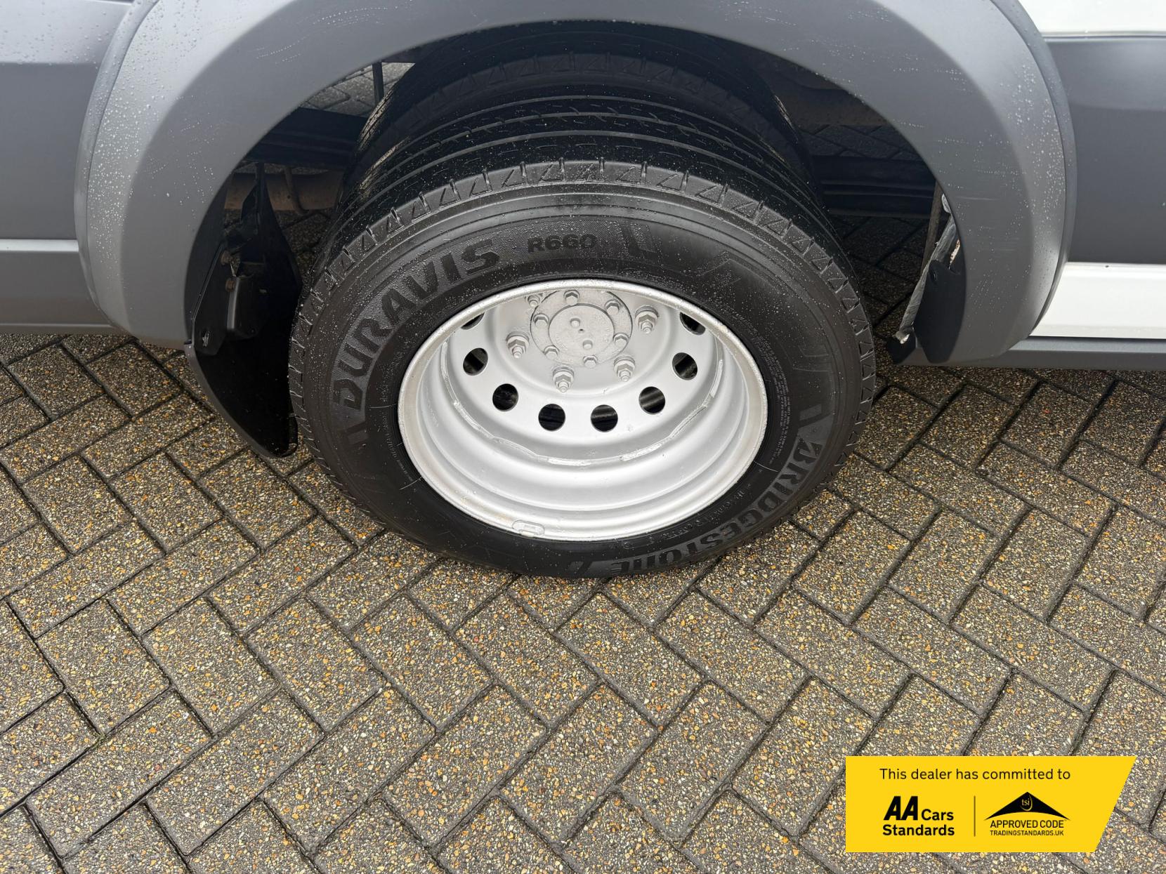 Ford Transit 2.2 TDCi 460 HDT Trend Minibus 5dr Diesel Manual L4 H3 (18 seats) (196 g/km, 123 bhp)