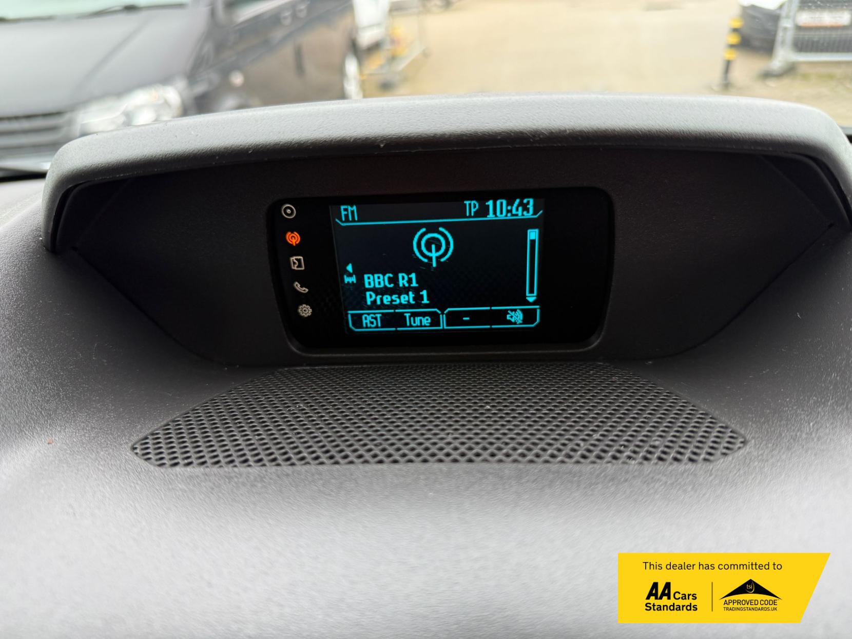 Ford Transit 2.2 TDCi 460 HDT Trend Minibus 5dr Diesel Manual L4 H3 (18 seats) (196 g/km, 123 bhp)