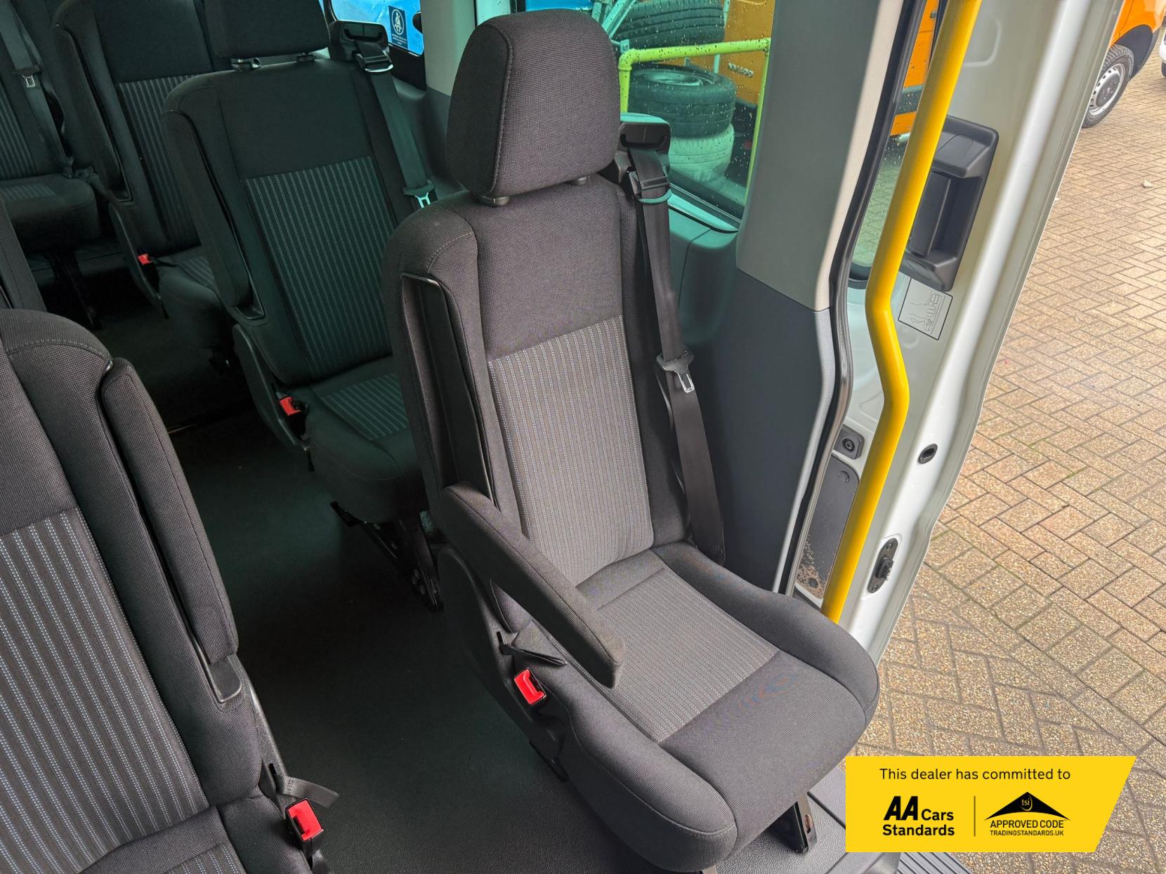 Ford Transit 2.2 TDCi 460 HDT Trend Minibus 5dr Diesel Manual L4 H3 (18 seats) (196 g/km, 123 bhp)