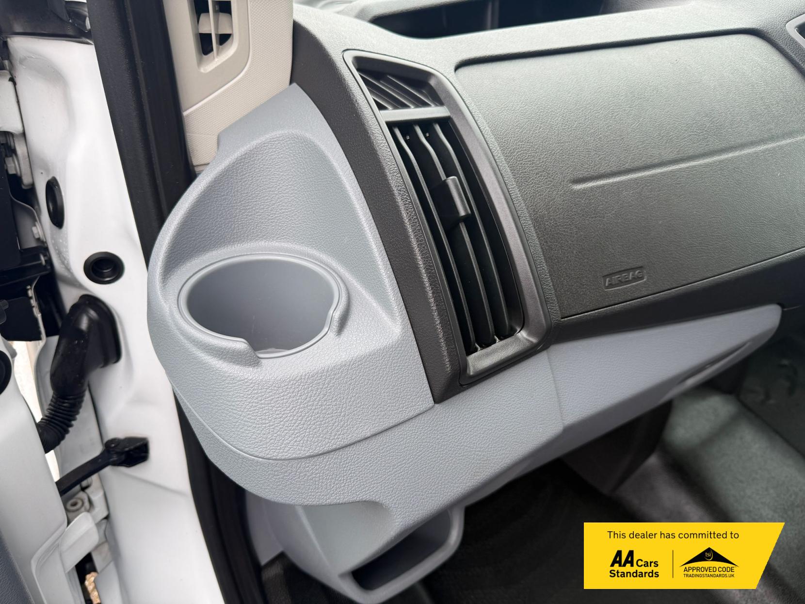 Ford Transit 2.2 TDCi 460 HDT Trend Minibus 5dr Diesel Manual L4 H3 (18 seats) (196 g/km, 123 bhp)