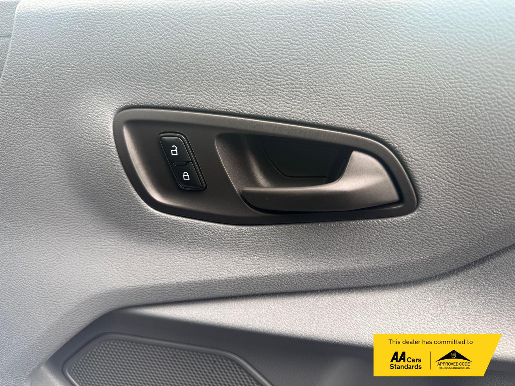 Ford Transit 2.2 TDCi 460 HDT Trend Minibus 5dr Diesel Manual L4 H3 (18 seats) (196 g/km, 123 bhp)