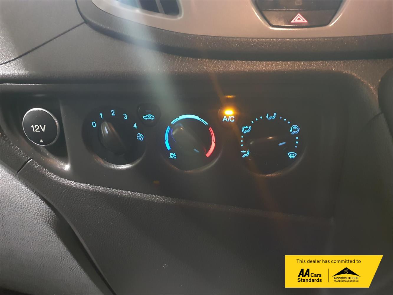 Ford Transit 2.2 TDCi 460 HDT Trend Minibus 5dr Diesel Manual L4 H3 (18 seats) (196 g/km, 123 bhp)