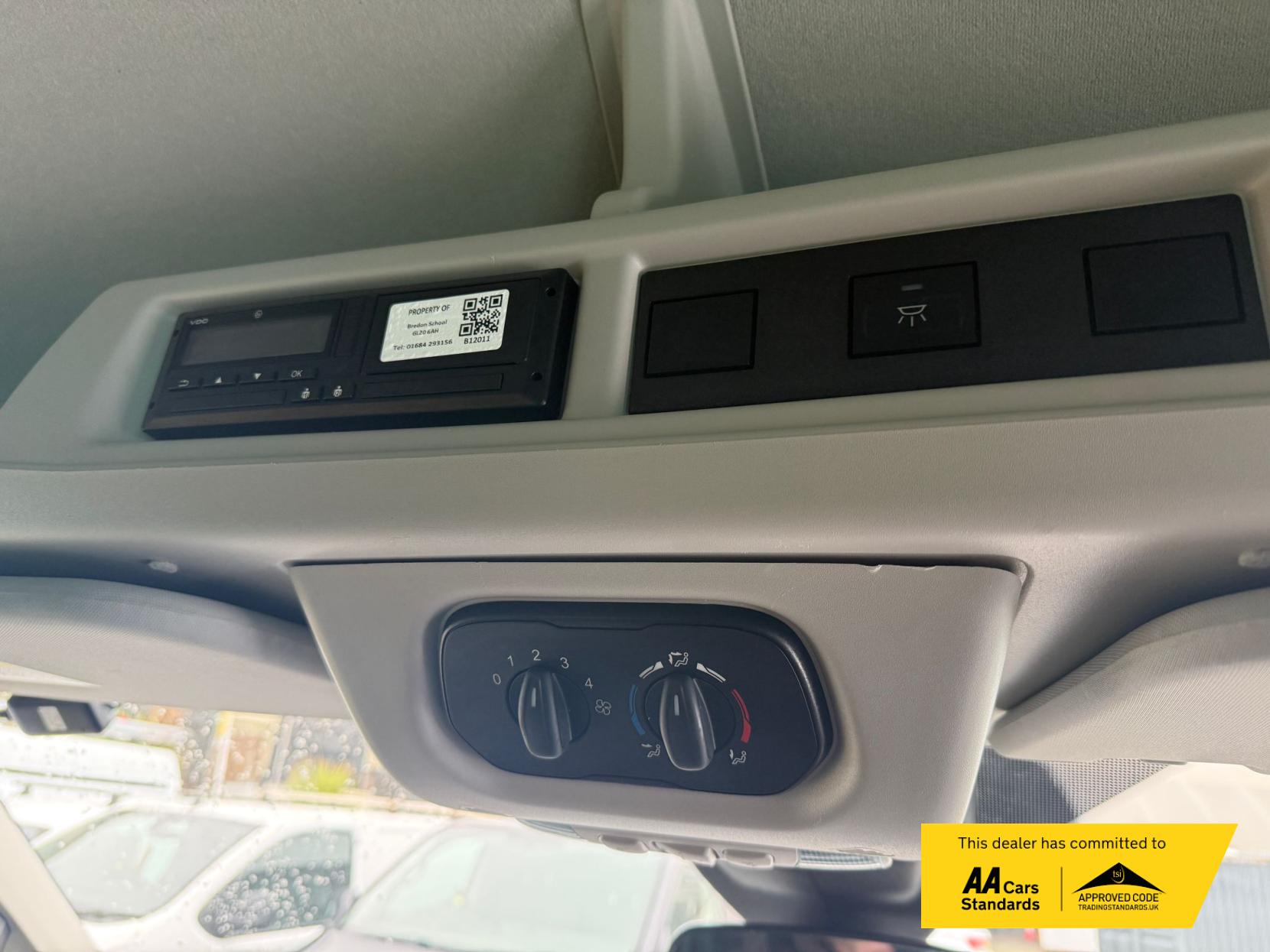 Ford Transit 2.2 TDCi 460 HDT Trend Minibus 5dr Diesel Manual L4 H3 (18 seats) (196 g/km, 123 bhp)