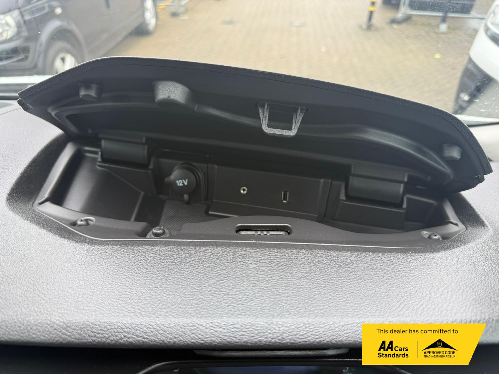 Ford Transit 2.2 TDCi 460 HDT Trend Minibus 5dr Diesel Manual L4 H3 (18 seats) (196 g/km, 123 bhp)