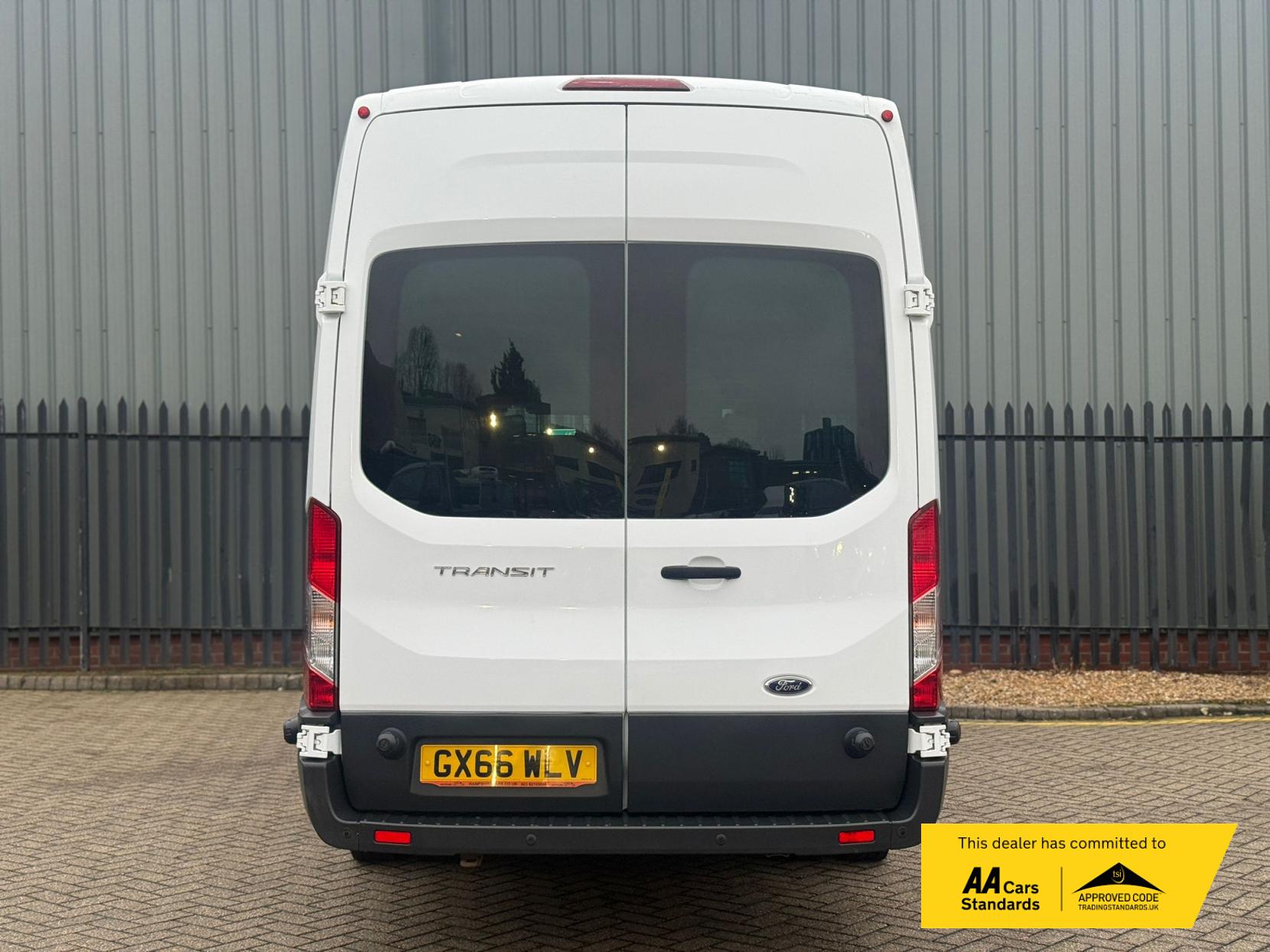 Ford Transit 2.2 TDCi 460 HDT Trend Minibus 5dr Diesel Manual L4 H3 (18 seats) (196 g/km, 123 bhp)