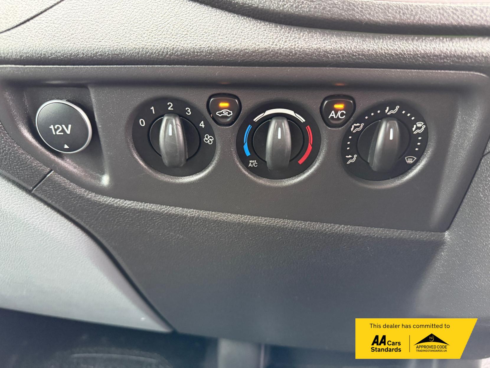 Ford Transit 2.2 TDCi 460 HDT Trend Minibus 5dr Diesel Manual L4 H3 (18 seats) (196 g/km, 123 bhp)