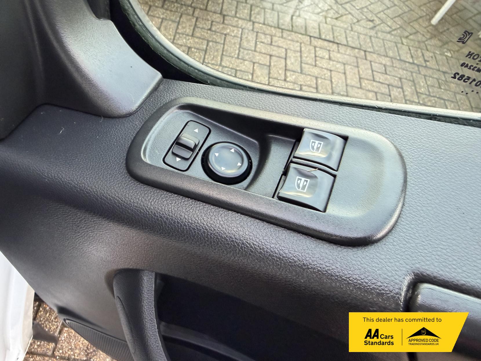 Vauxhall Movano 2.3 CDTi 3500 Luton 4dr Diesel Manual FWD L3 H1 Euro 6 (20m3) (130 ps)