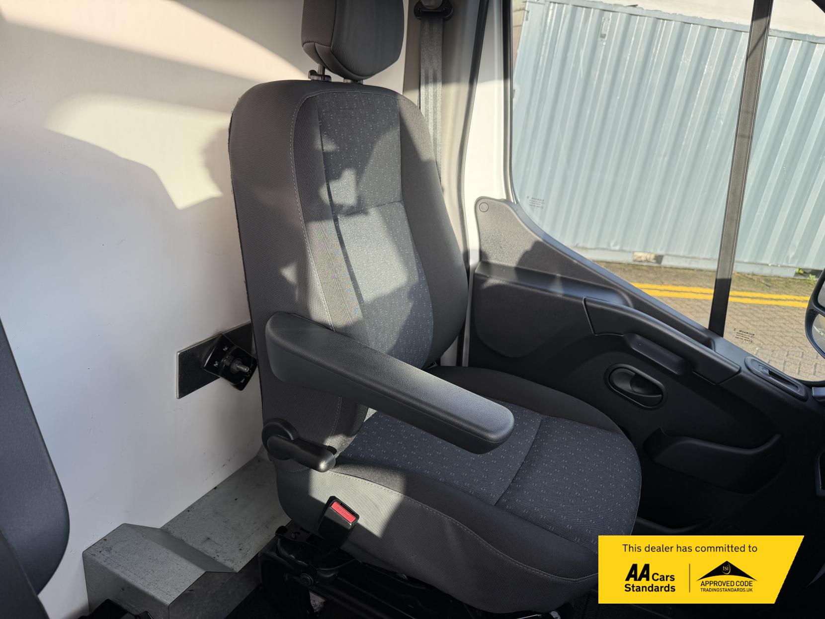 Vauxhall Movano 2.3 CDTi 3500 Luton 4dr Diesel Manual FWD L3 H1 Euro 6 (20m3) (130 ps)