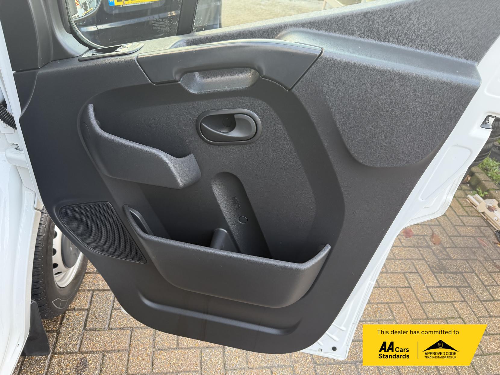 Vauxhall Movano 2.3 CDTi 3500 Luton 4dr Diesel Manual FWD L3 H1 Euro 6 (20m3) (130 ps)