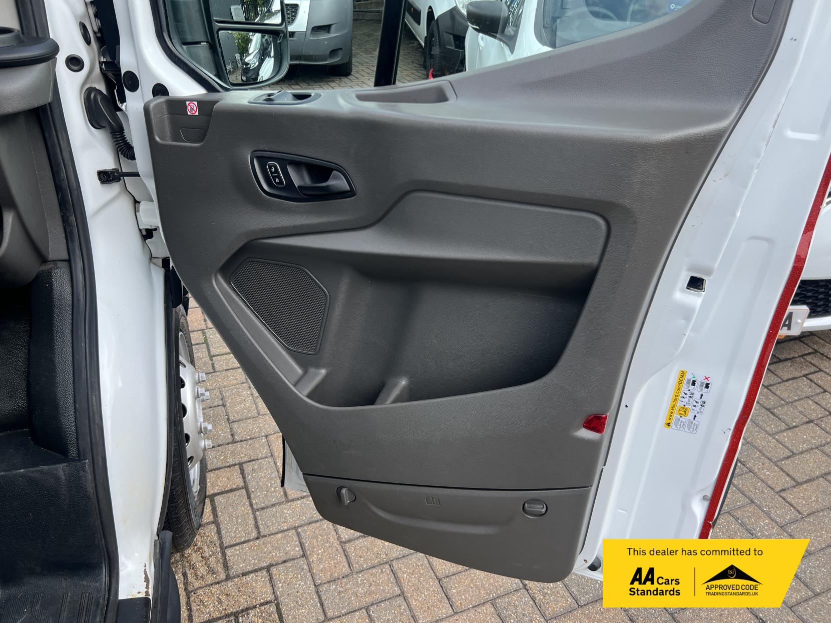Ford Transit 2.0 350 EcoBlue Leader Chassis Double Cab 4dr Diesel Manual RWD L3 Euro 6 (s/s) (130 ps)