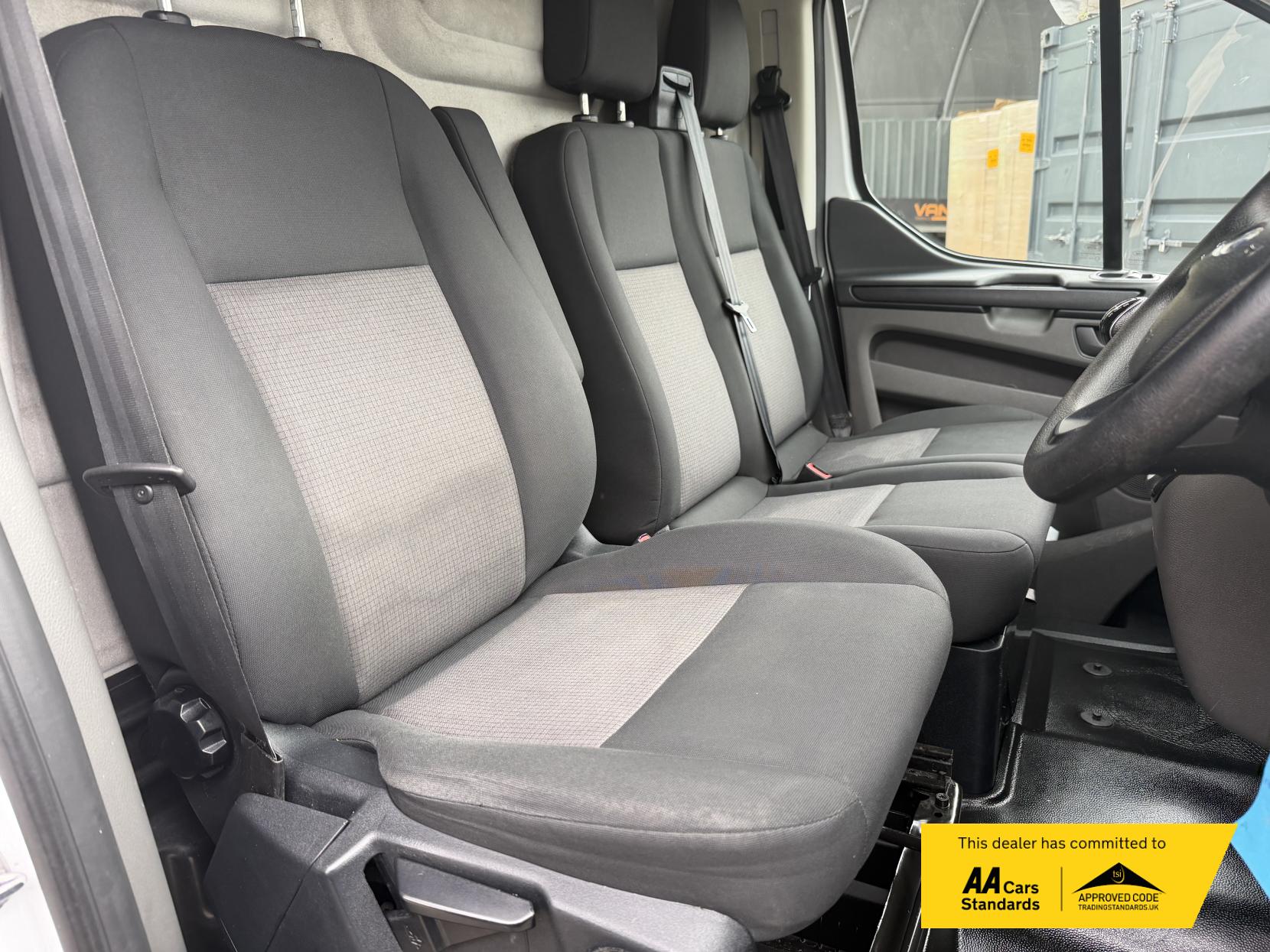 2019 Ford Transit Custom 2.0 300 EcoBlue Leader Panel Van 5dr Diesel Manual L1 H1 Euro 6 (s/s) (105 ps) - Thumbnail 9