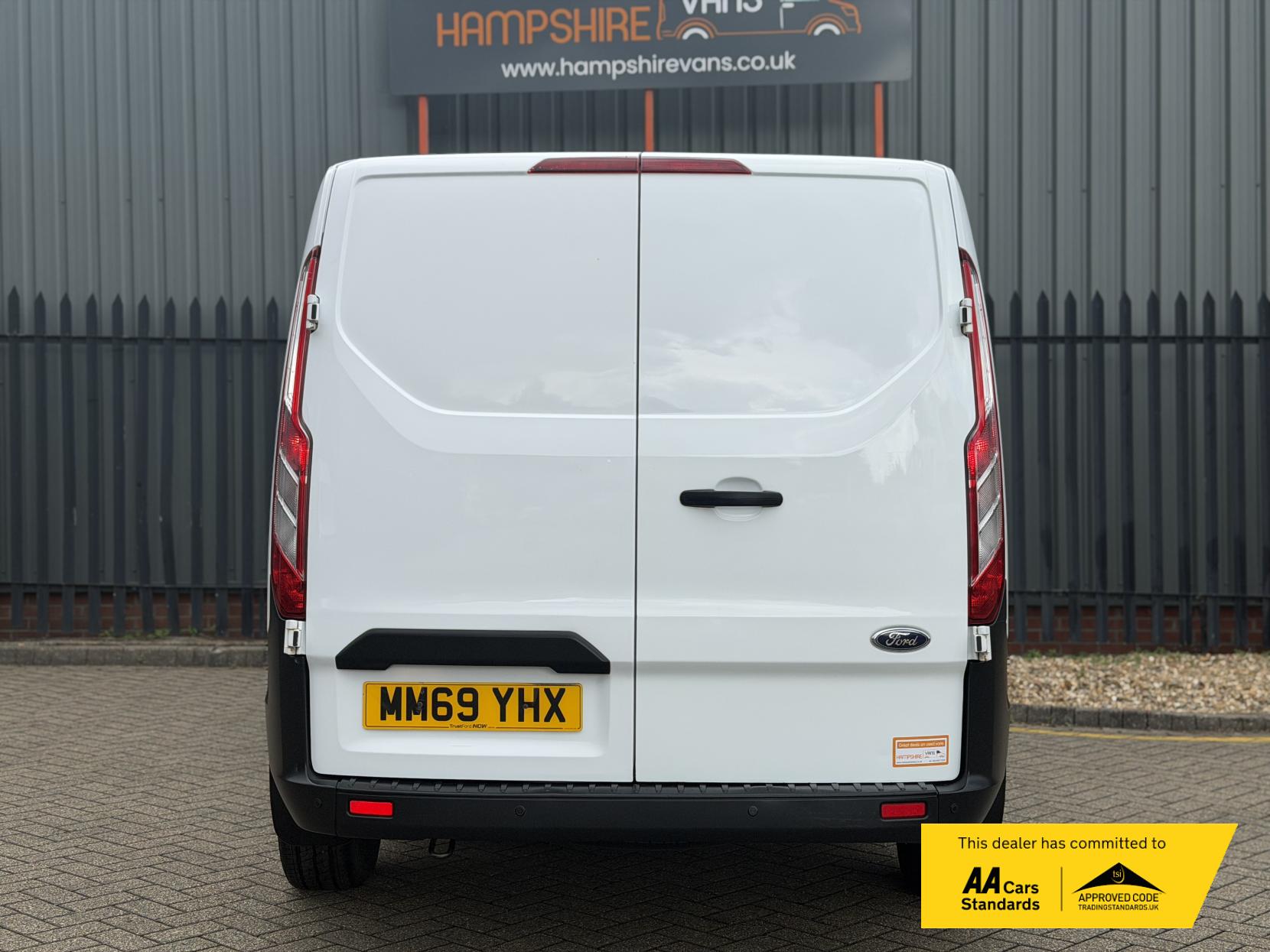 2019 Ford Transit Custom 2.0 300 EcoBlue Leader Panel Van 5dr Diesel Manual L1 H1 Euro 6 (s/s) (105 ps) - Thumbnail 13