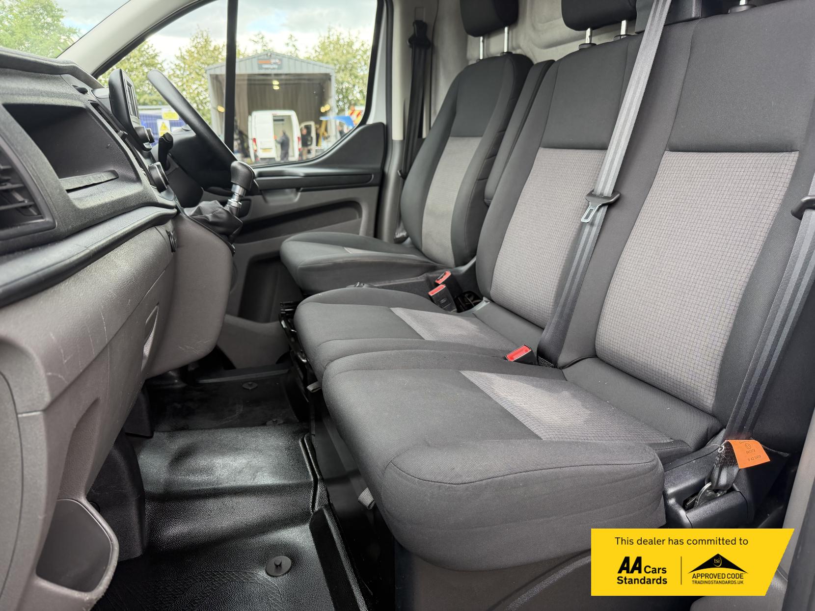 2019 Ford Transit Custom 2.0 300 EcoBlue Leader Panel Van 5dr Diesel Manual L1 H1 Euro 6 (s/s) (105 ps) - Thumbnail 10